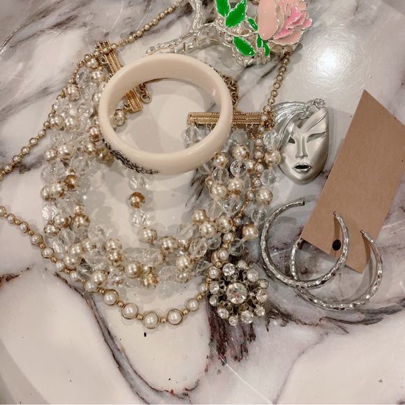 Jewelry - 1476. Phantom in Spring